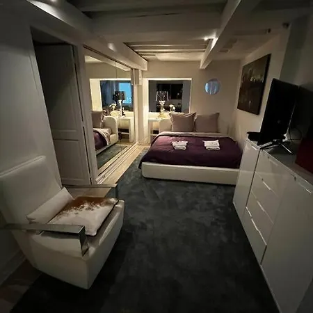 Avec Cachet Arc-de-triomphe Apartment