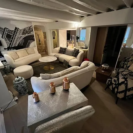 Avec Cachet Arc-de-triomphe Apartment *